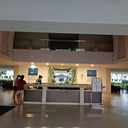 Field Residences Paranaque City Экстерьер фото