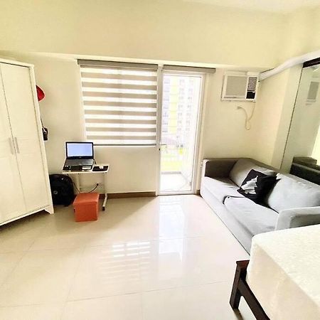 Field Residences Paranaque City Экстерьер фото