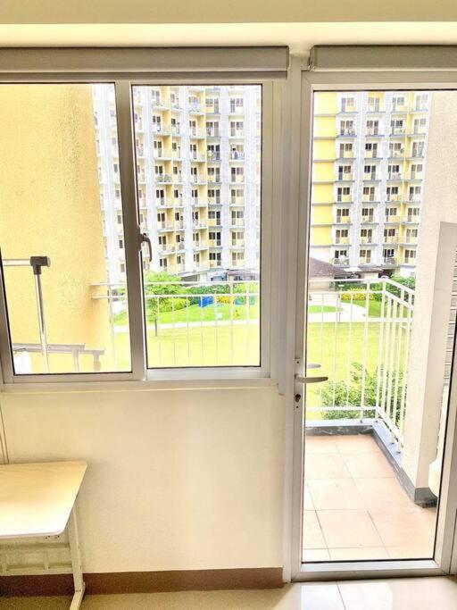 Field Residences Paranaque City Экстерьер фото