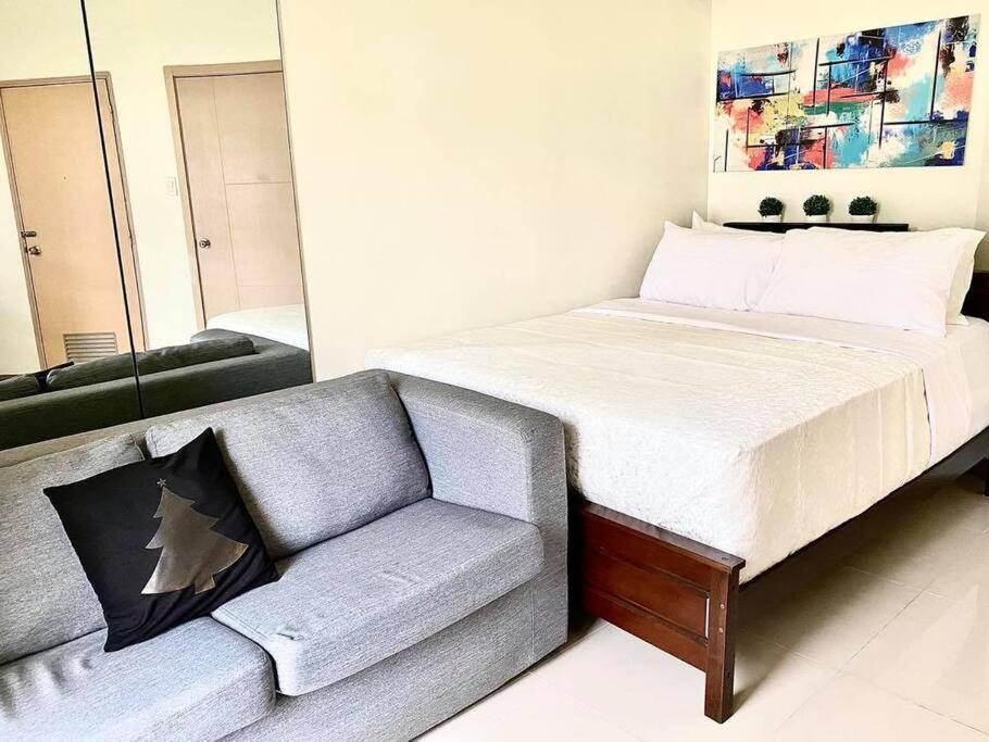 Field Residences Paranaque City Экстерьер фото