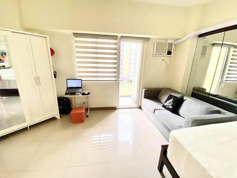 Field Residences Paranaque City Экстерьер фото